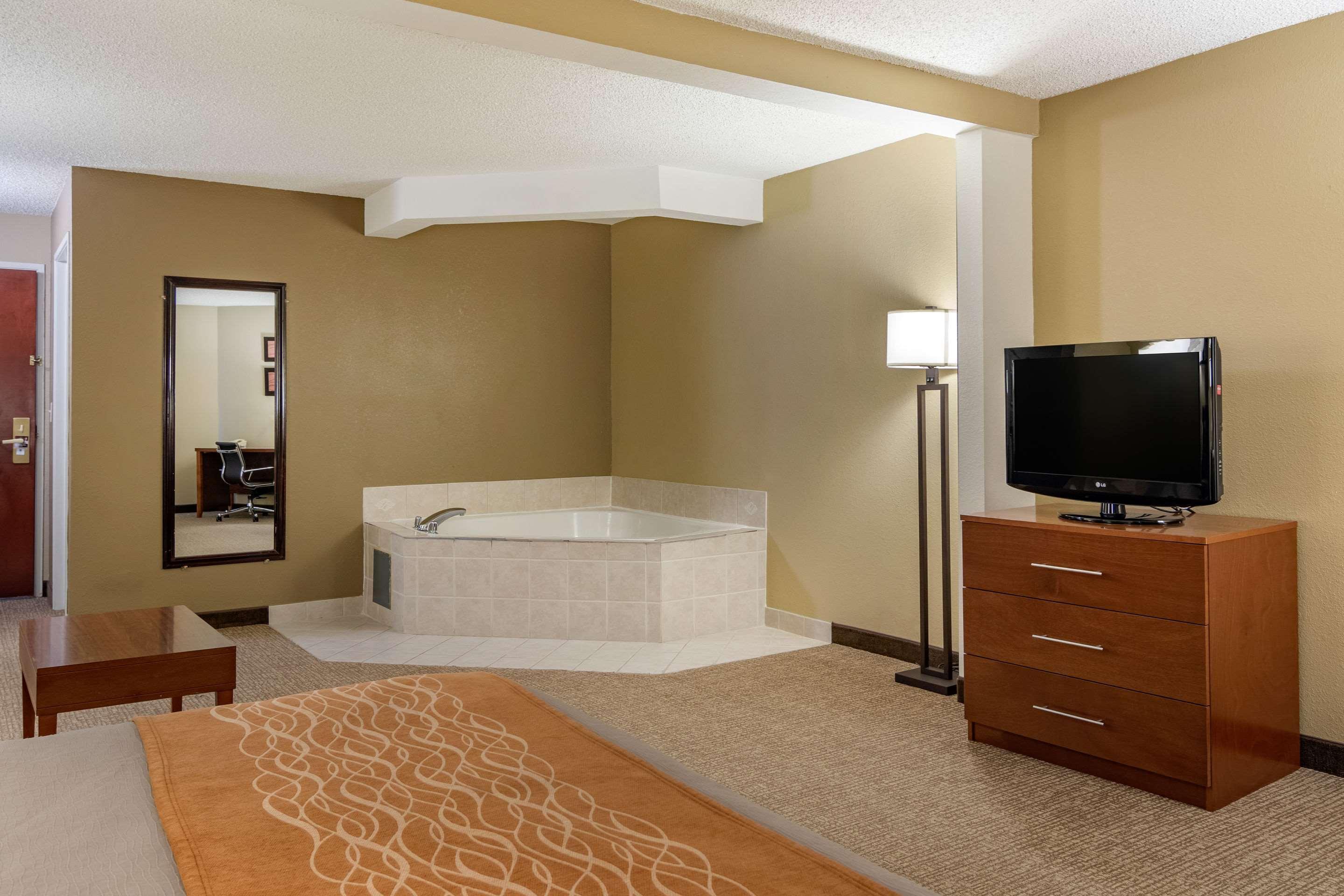 Comfort Inn & Suites Suwanee - Sugarloaf Exterior foto
